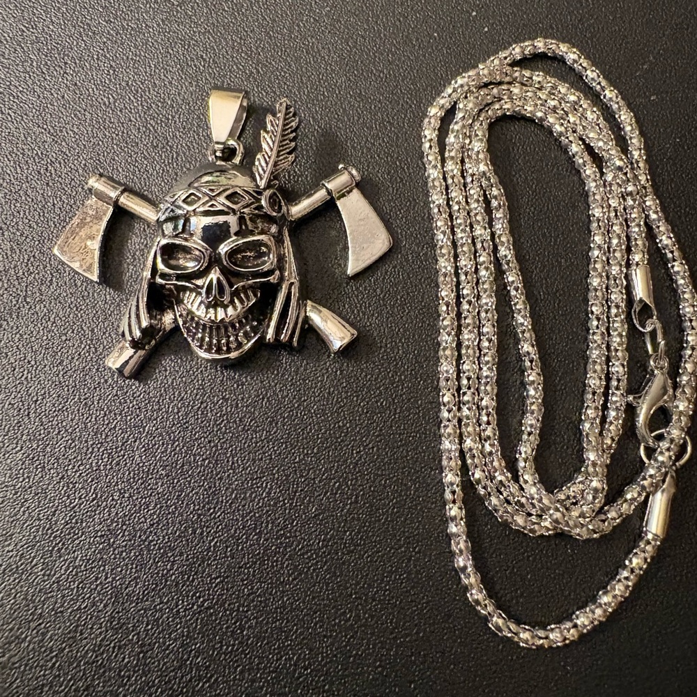 Silver‎ Skull Pendant Necklace